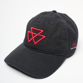 CASQUETTE NOIRE AVEC LE LOGO ROUGE
